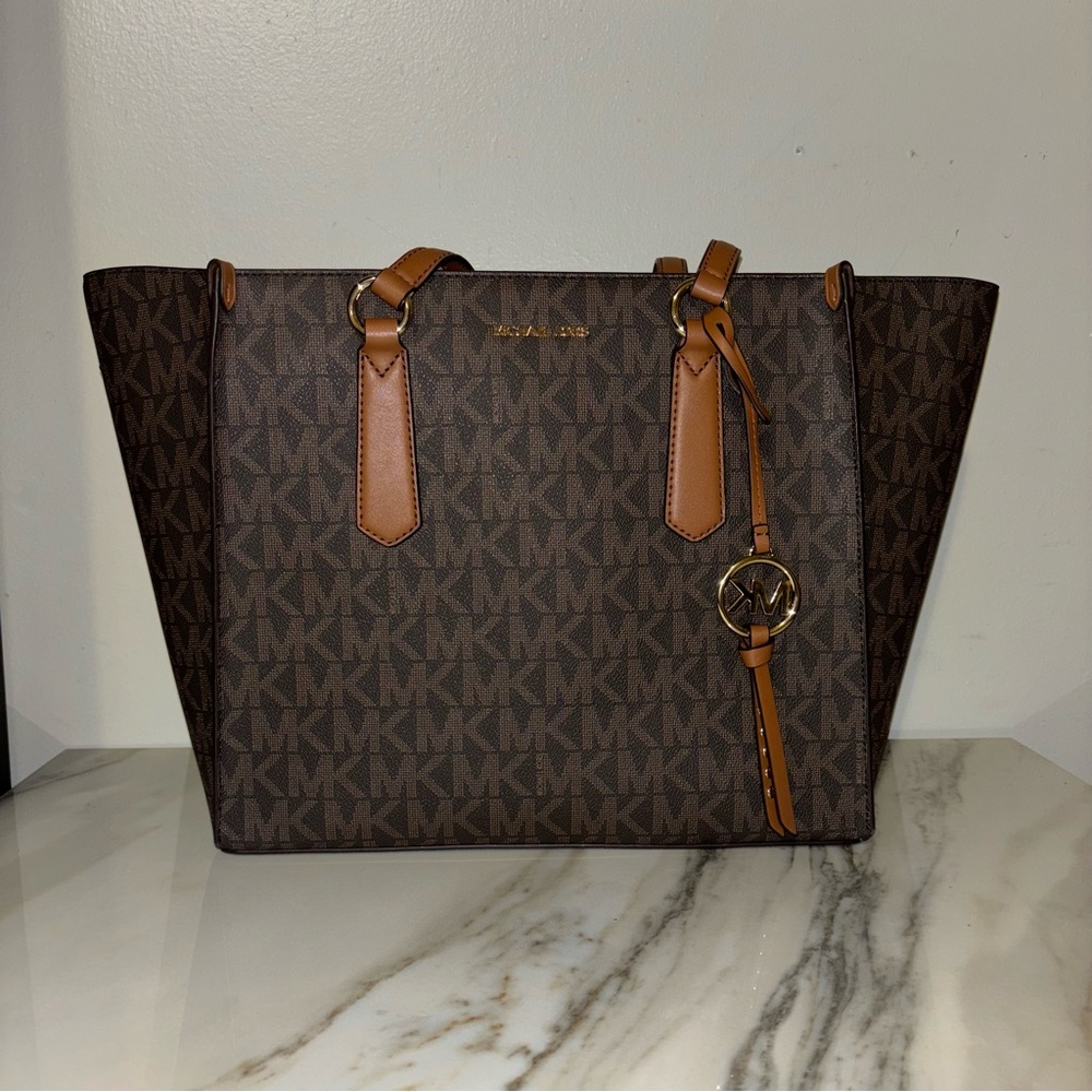 Michael Kors "Kris" Luggage LG TZ Tote/ Purse